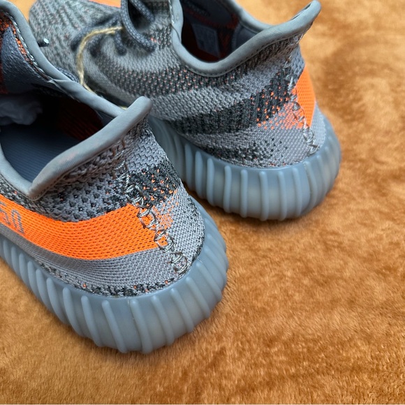 Yeezy 350 - Picture 3 of 5